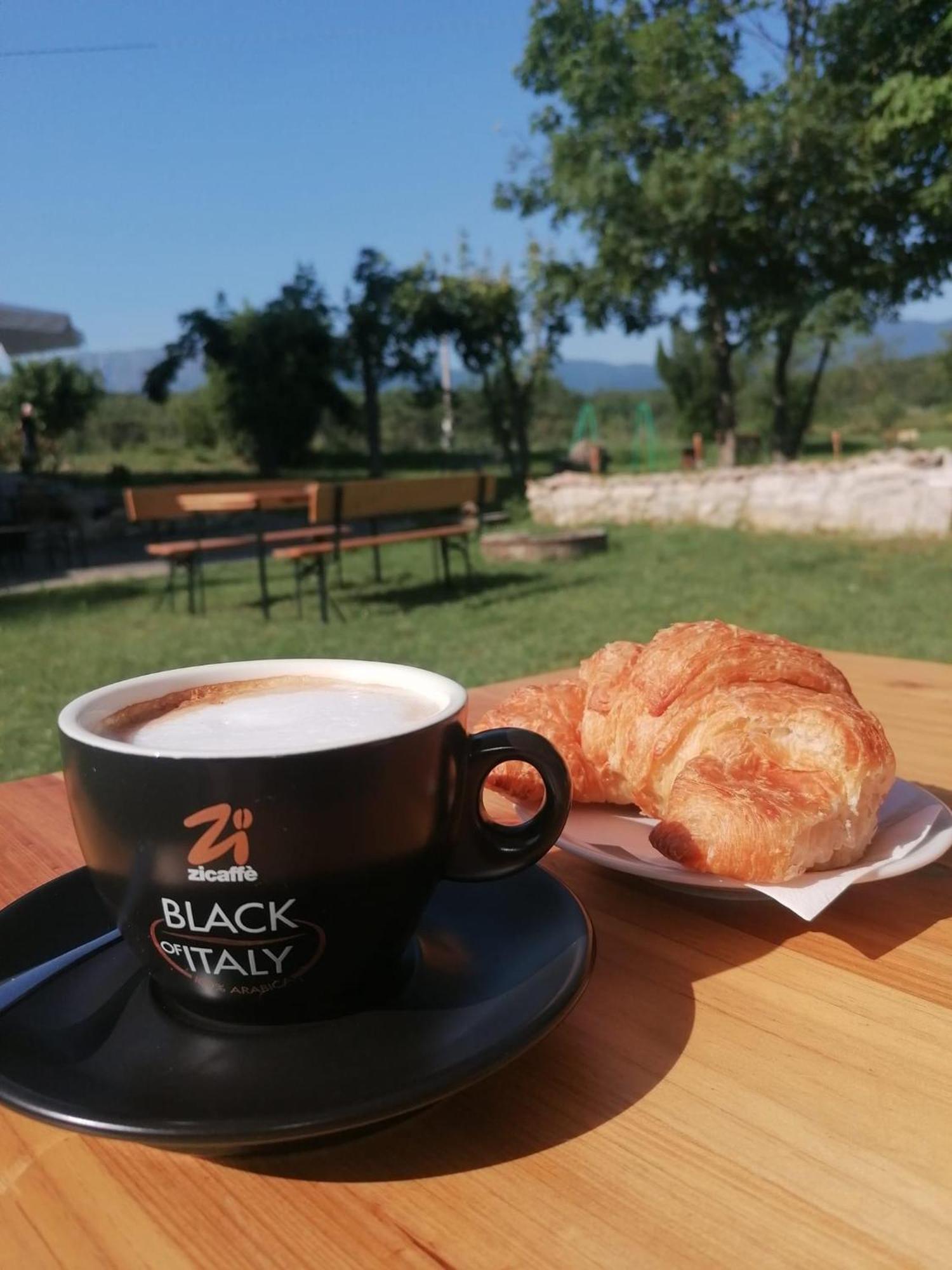 Bed&Breakfast La Ginestra Abbateggio Esterno foto